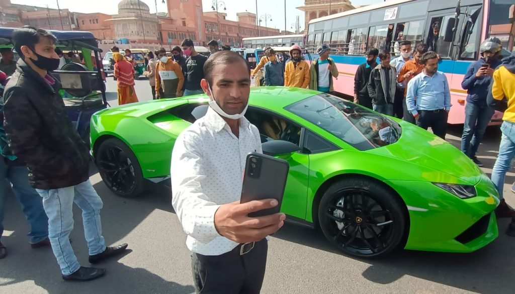 National Shooter fined by Traffic Police in Jaipur on missing Number Plate  on his Lamborghini; became attraction and Selfie point - Beautiful Jaipur