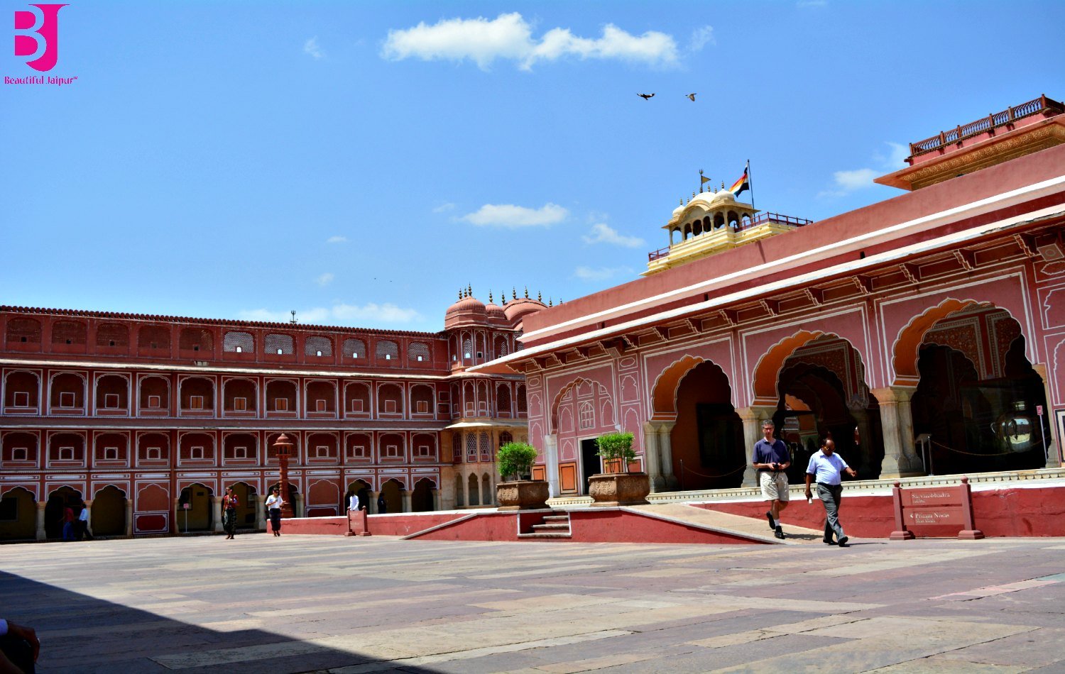 Pink arched buildings around the inner courtyard of City Palace Jaipur