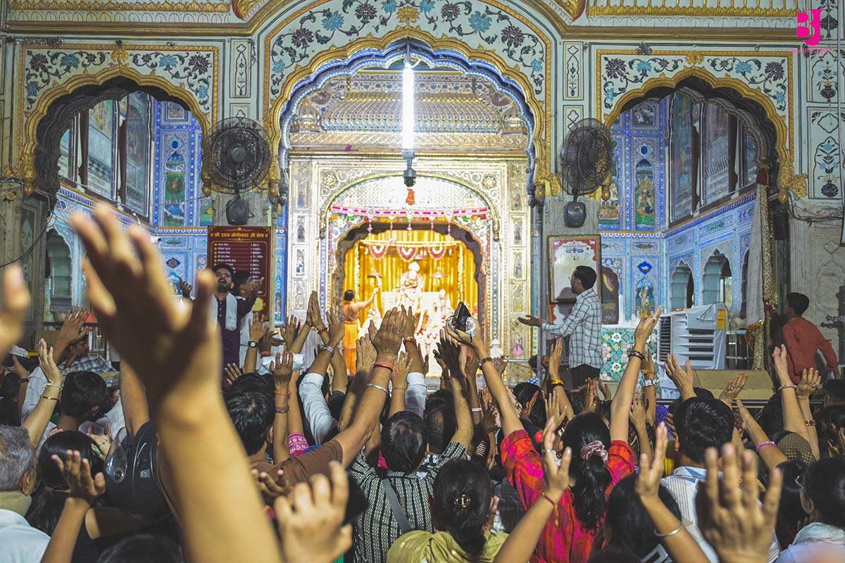 Devotees attending aarti at Gopinath Ji Temple Jaipur