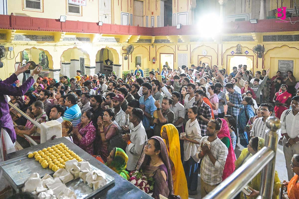 Crowd of devotees inside Shri Radha Gopinath Ji Temple Jaipur