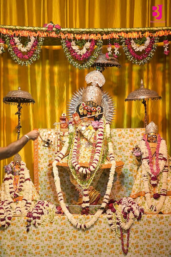 Close view of Shri Gopinath Ji during aarti at Jaipur temple