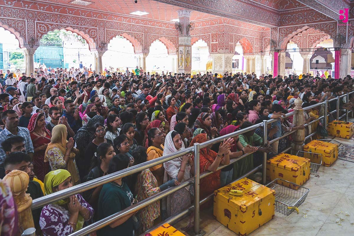 Crowd of devotees during Govind Dev Ji darshan in Jaipur