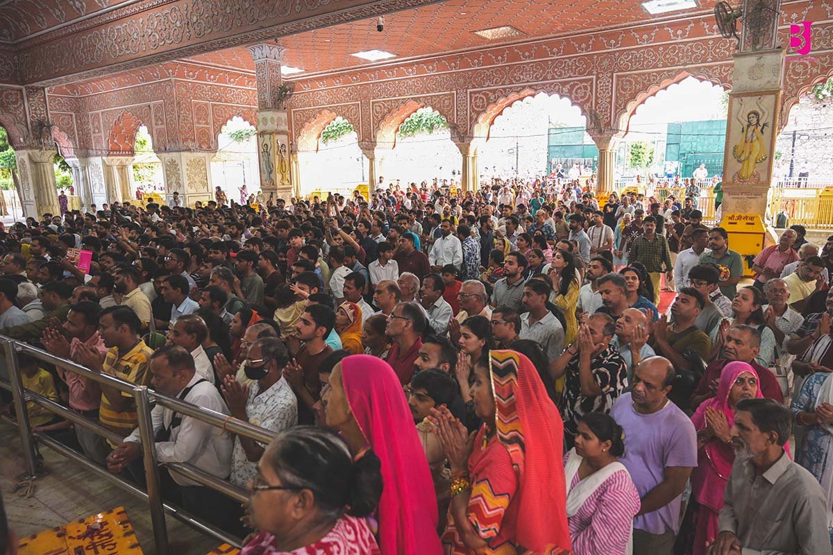 Devotees praying during darshan at Govind Dev Ji Temple Jaipur