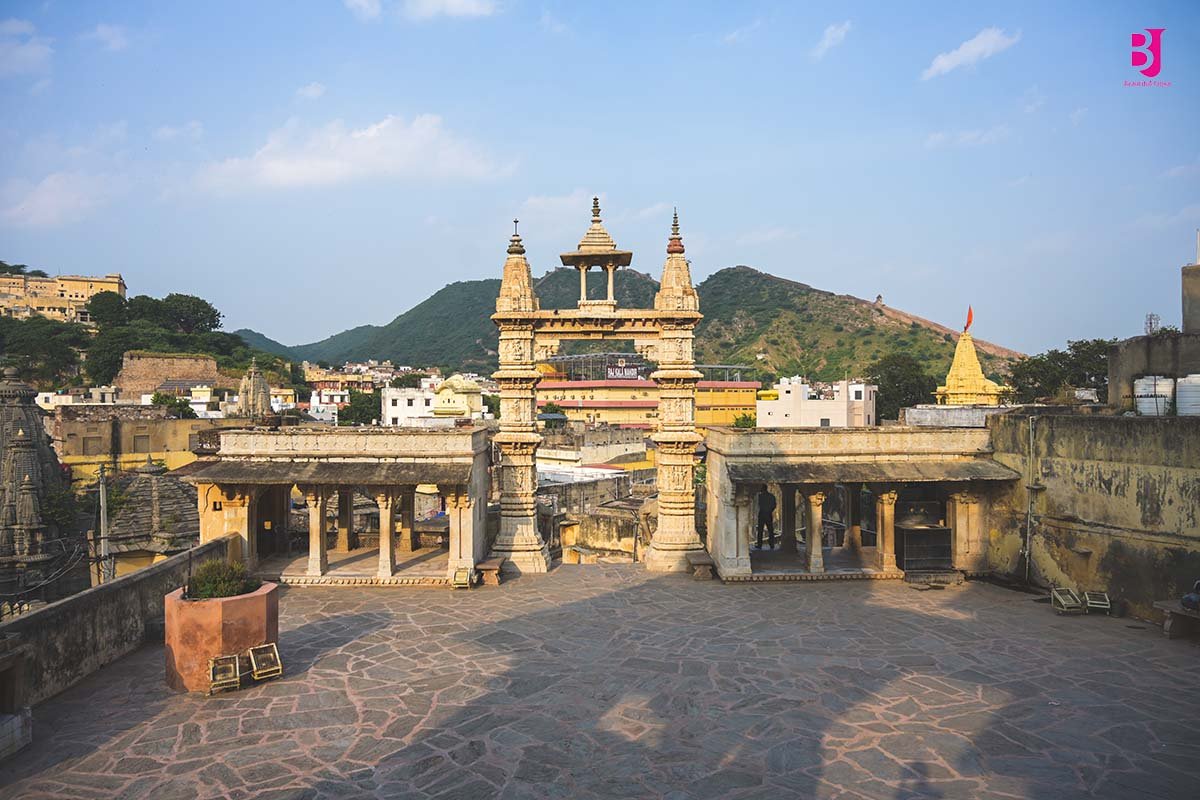 Courtyard and carved torana gate of Jagat Shiromani Temple with Amer hills