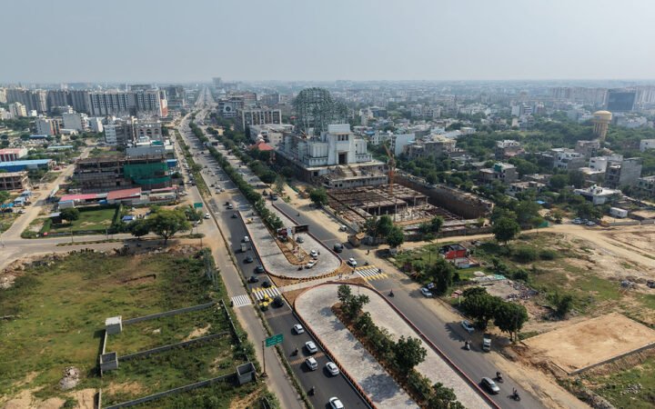 महल रोड जगतपुरा पर नए U-Turn और चलता ट्रैफिक