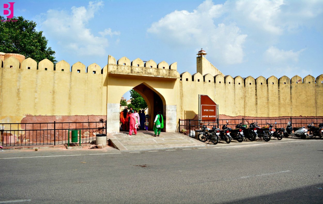 Main visitor entrance of Jantar Mantar Jaipur near City Palace