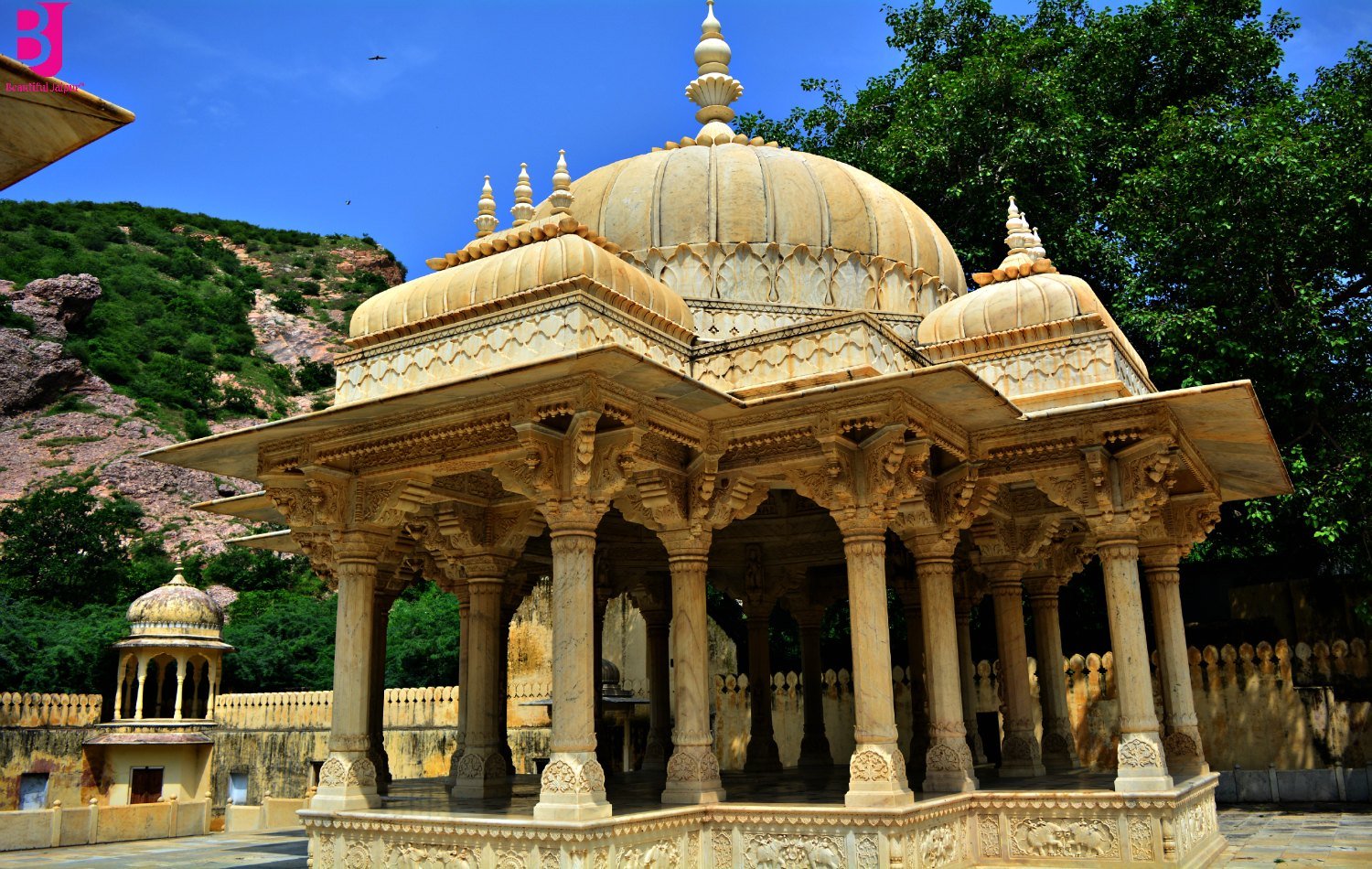 Detailed marble chhatri and carved pillars at Gaitore Ki Chhatriyan Jaipur