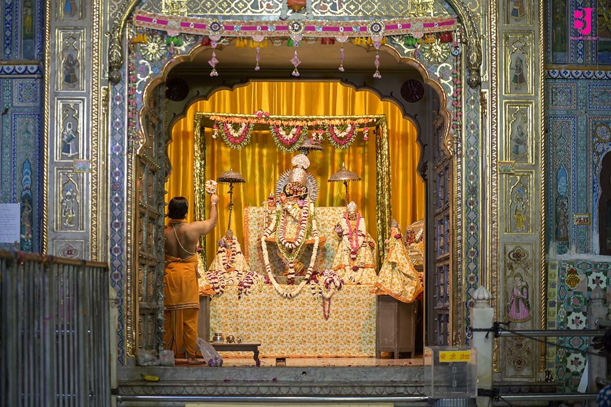 Shri Radha Gopinath Ji darshan at Purani Basti temple in Jaipur