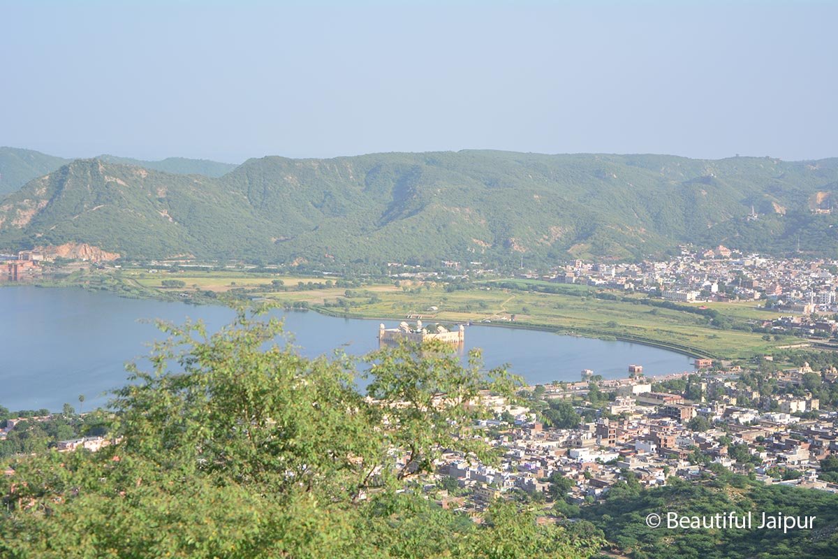 Road leading to Nahargarh Fort Jaipur