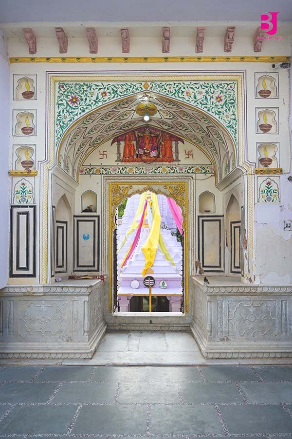 अंबिकेश्वर महादेव मंदिर आमेर के भीतर से दिखाई देता मंदिर शिखर