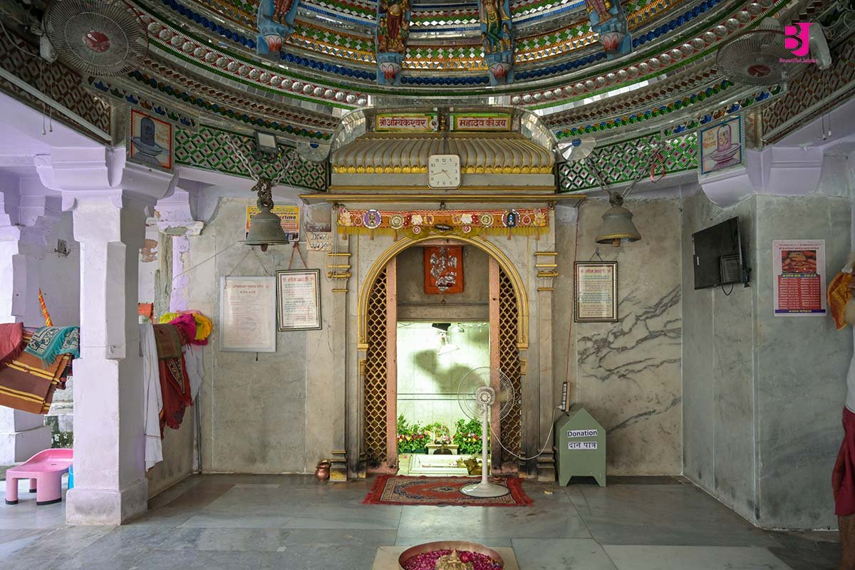 अंबिकेश्वर महादेव मंदिर आमेर का मुख्य गर्भगृह
