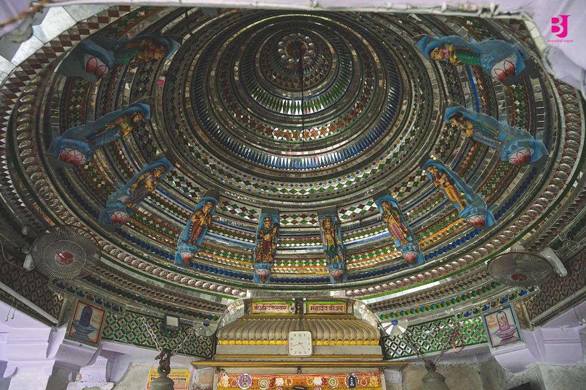 अंबिकेश्वर महादेव मंदिर आमेर की सुंदर शीशे वाली छत