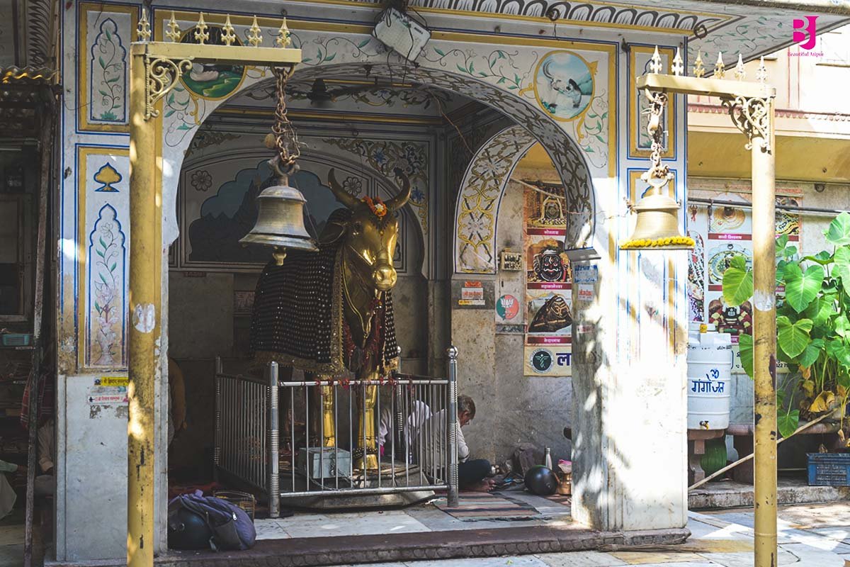 Nandi beneath a decorated arch at Tarkeshwar Mahadev Temple